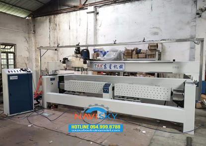 Máy cắt quay liên kết 4 trục