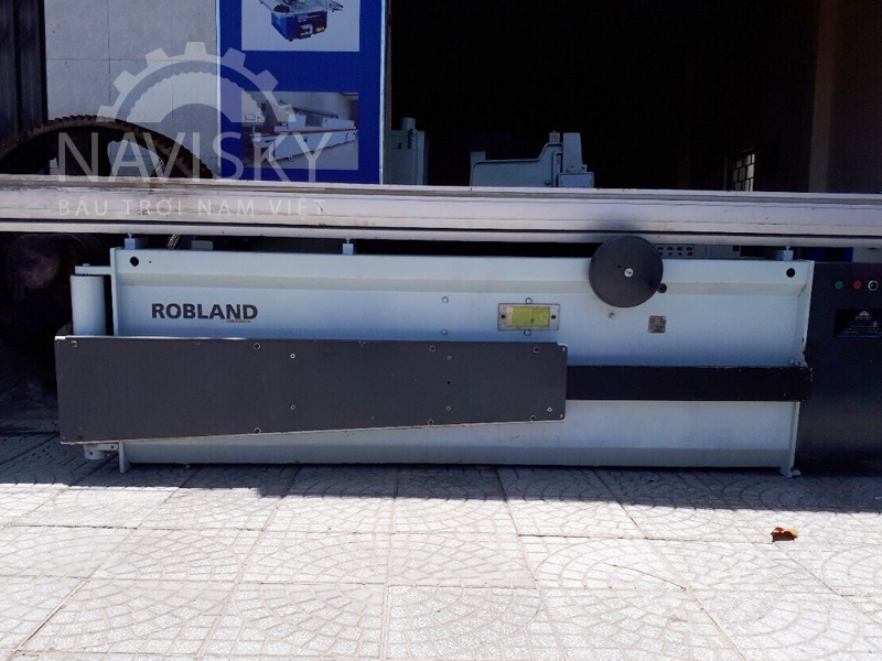 Máy cưa bàn trượt Robland nghiêng 45 độ