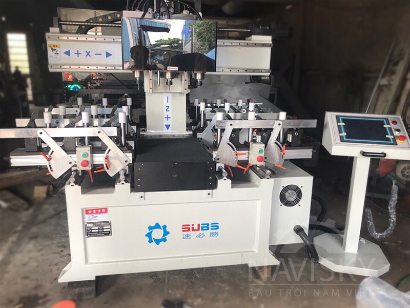 Máy làm mộng âm 3 đầu cnc