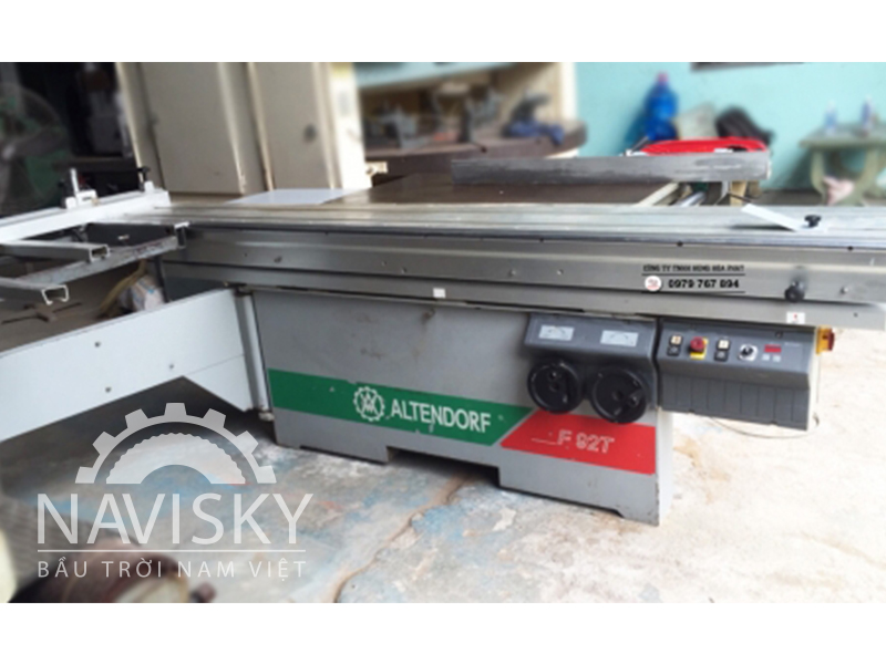 Máy cưa bàn trượt nghiêng 45 độ Altendorf